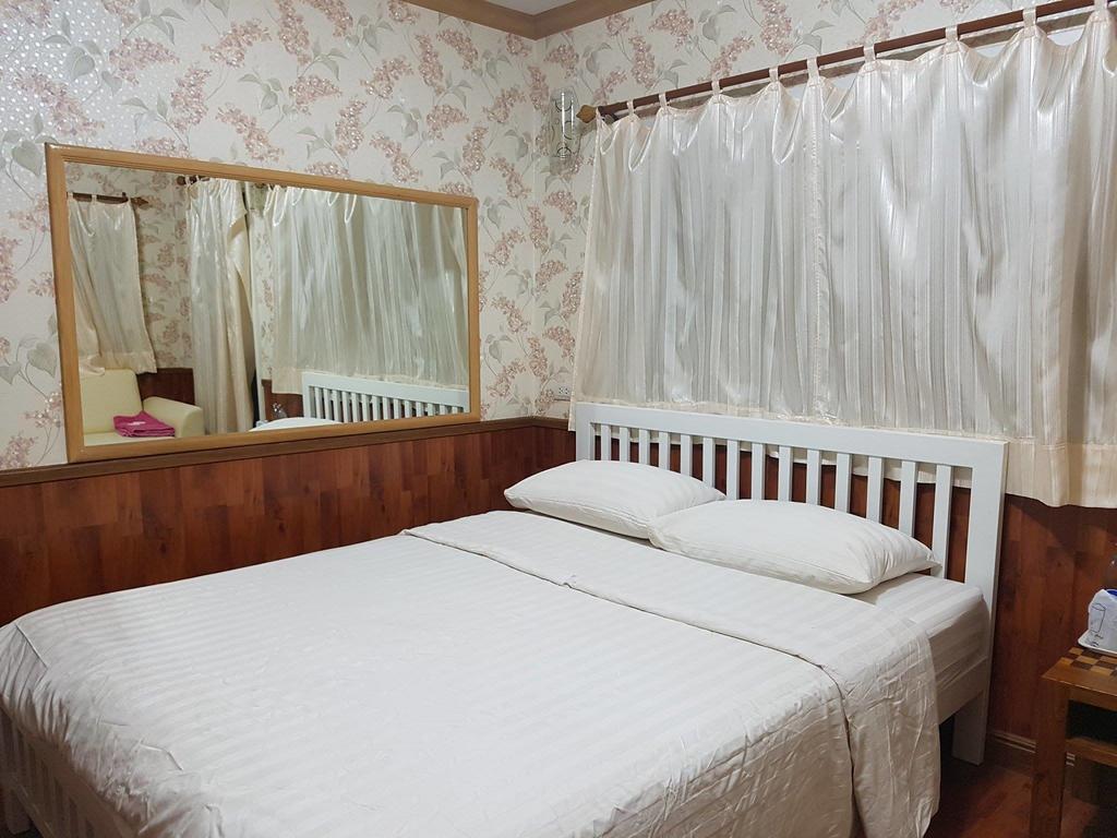 פראצ'ין בורי Hug Home Resort מראה חיצוני תמונה