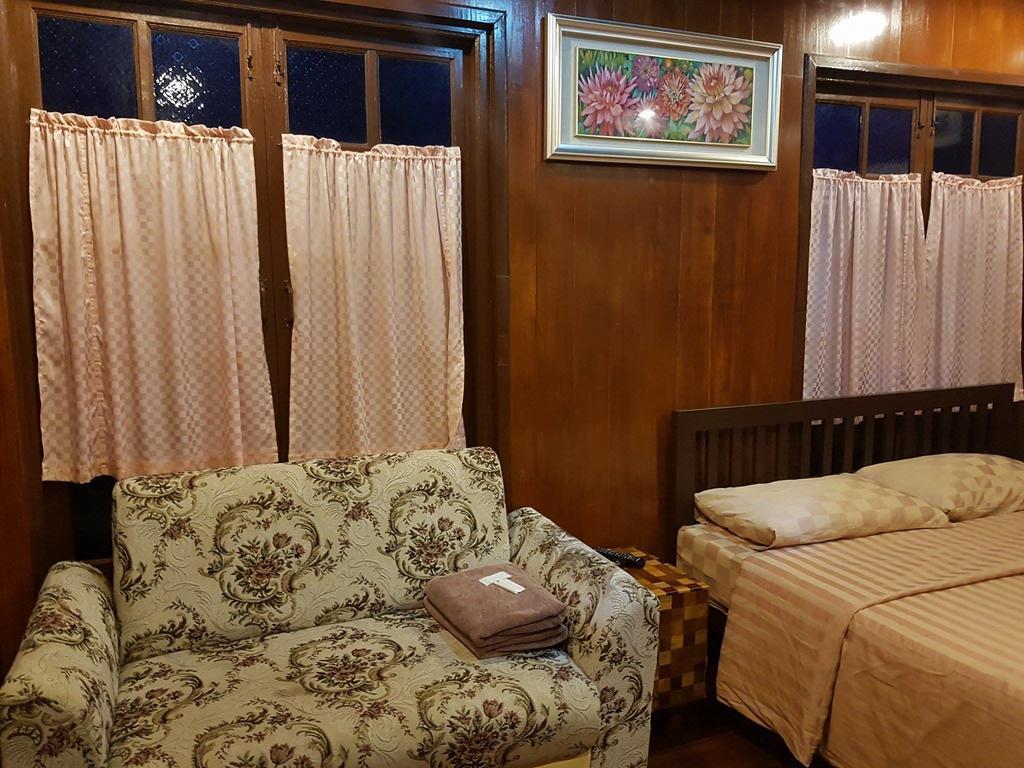 פראצ'ין בורי Hug Home Resort מראה חיצוני תמונה