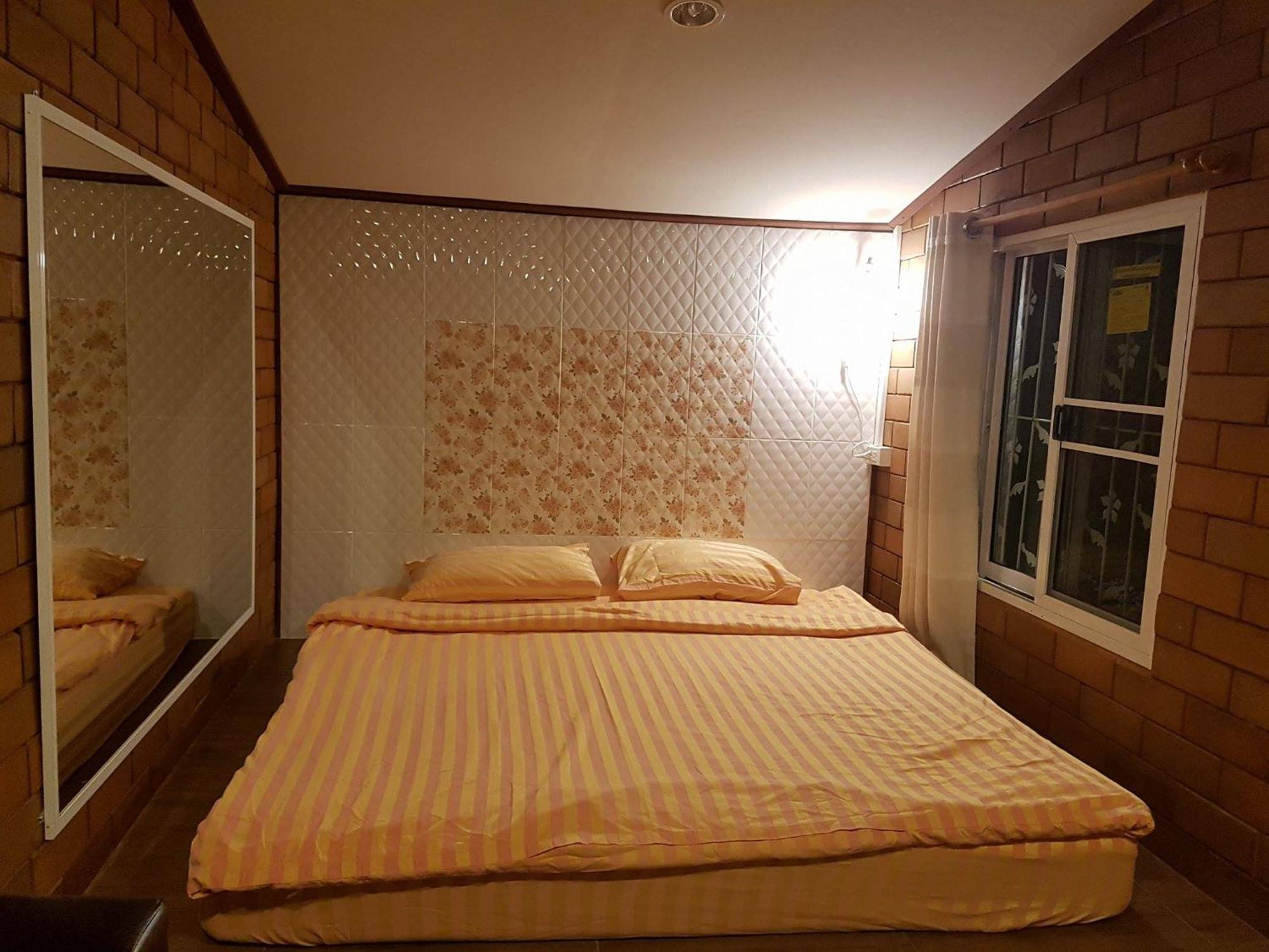 פראצ'ין בורי Hug Home Resort מראה חיצוני תמונה