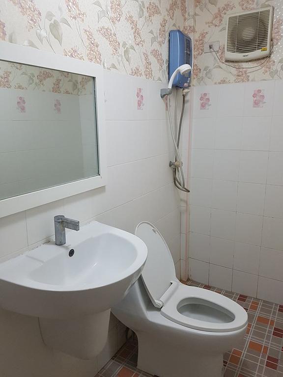 פראצ'ין בורי Hug Home Resort מראה חיצוני תמונה