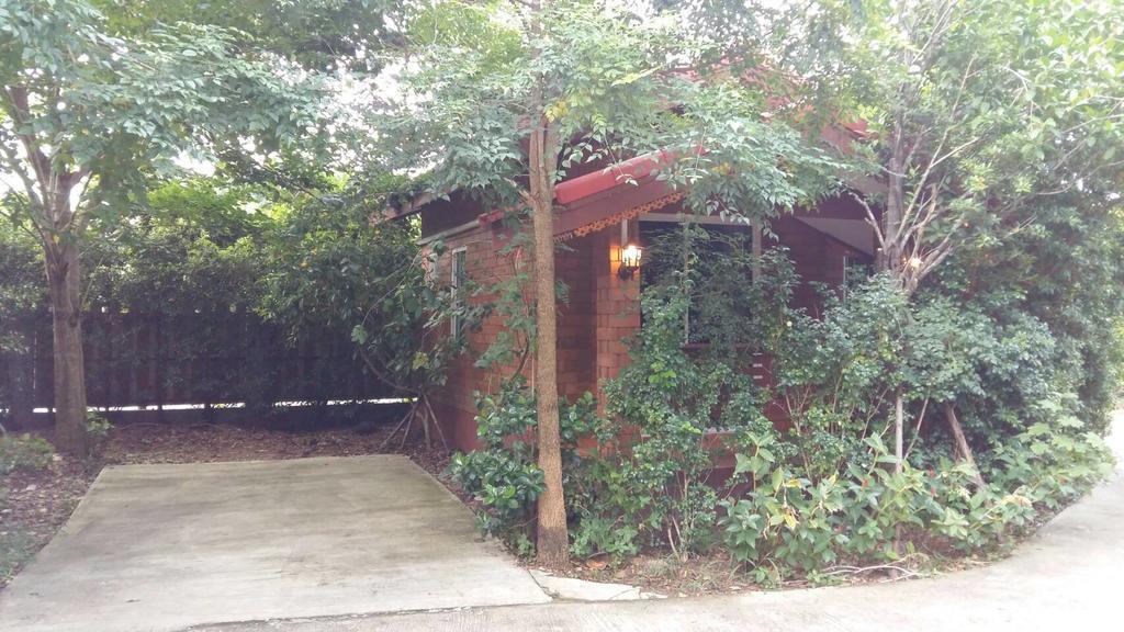 פראצ'ין בורי Hug Home Resort מראה חיצוני תמונה
