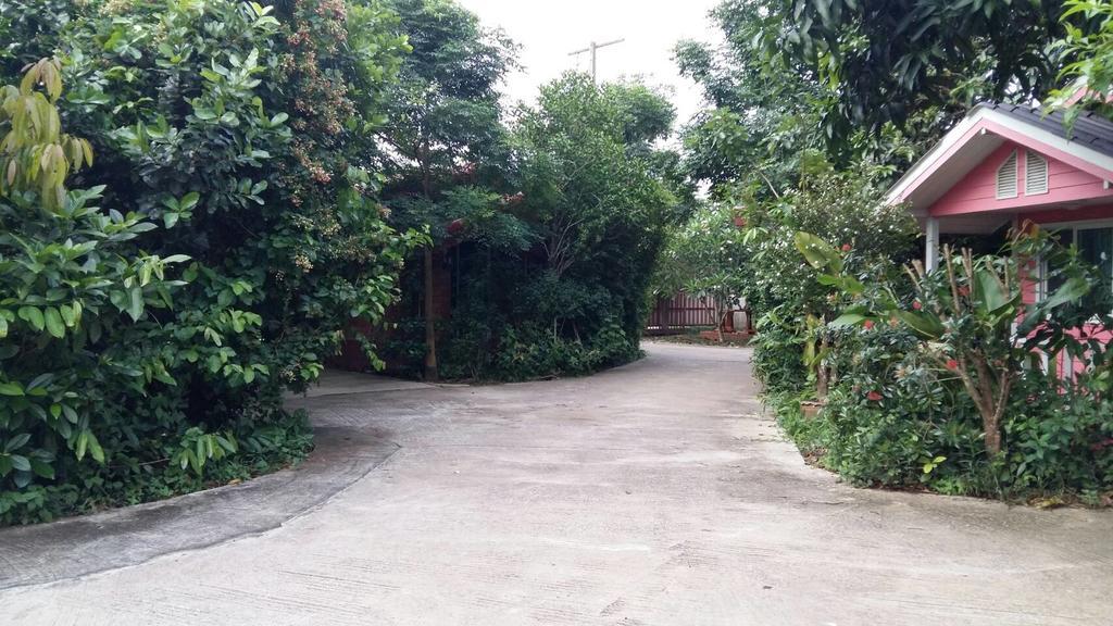 פראצ'ין בורי Hug Home Resort מראה חיצוני תמונה