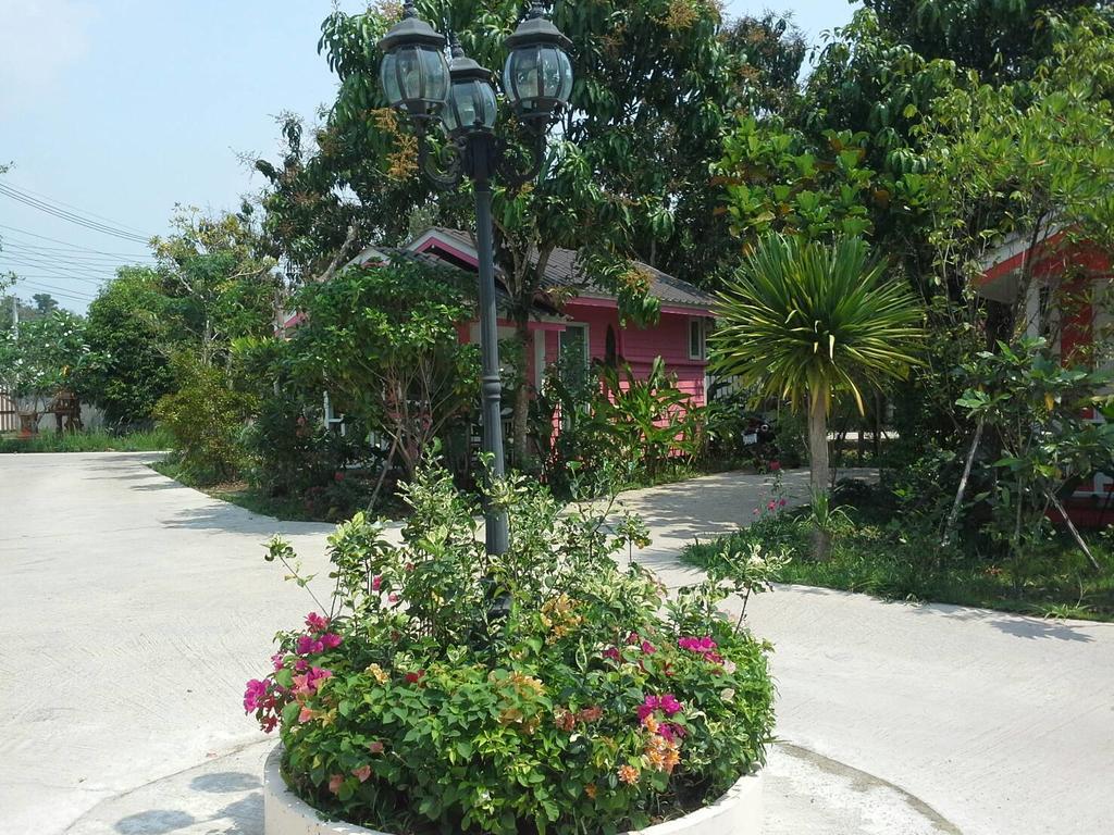 פראצ'ין בורי Hug Home Resort מראה חיצוני תמונה