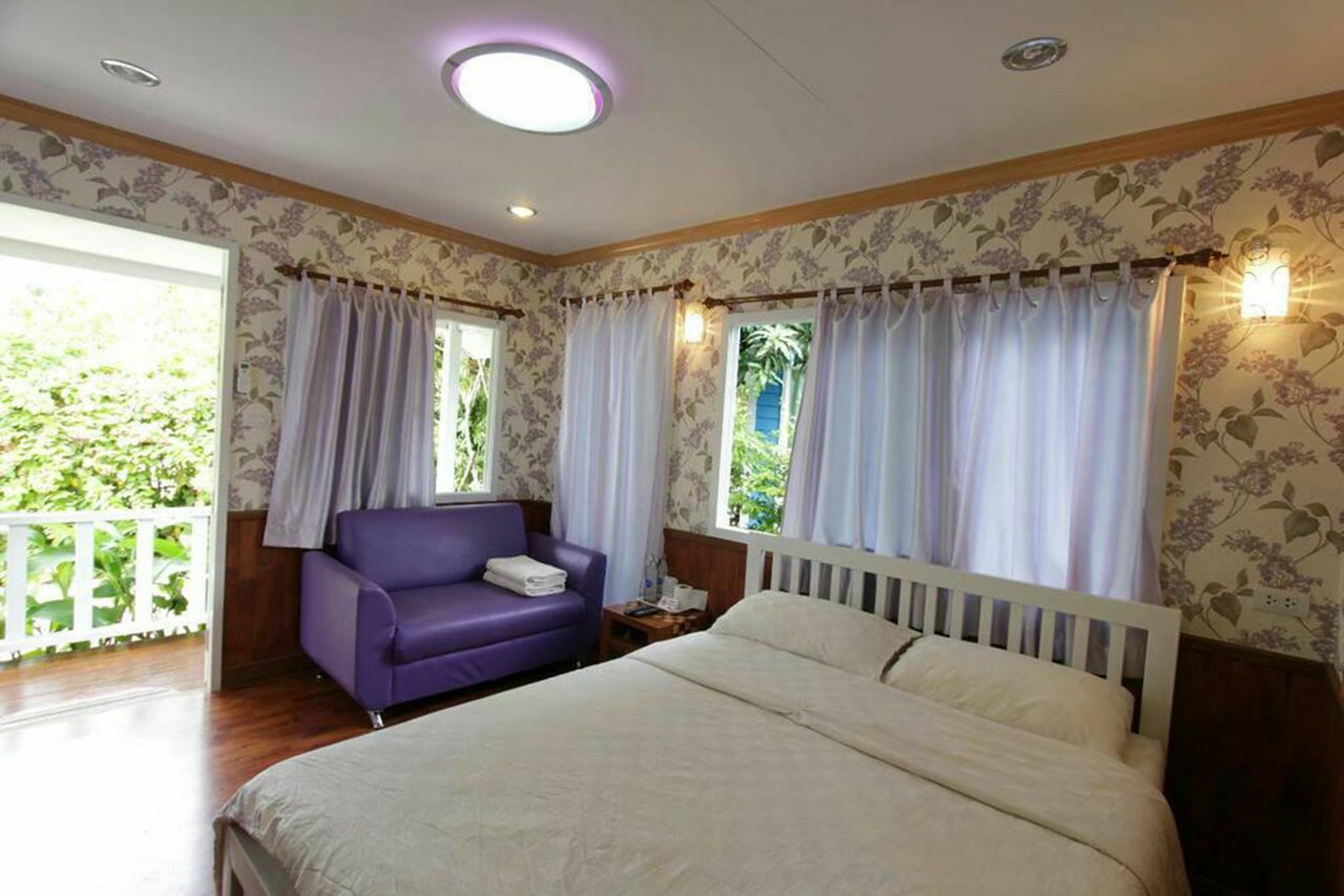 פראצ'ין בורי Hug Home Resort מראה חיצוני תמונה