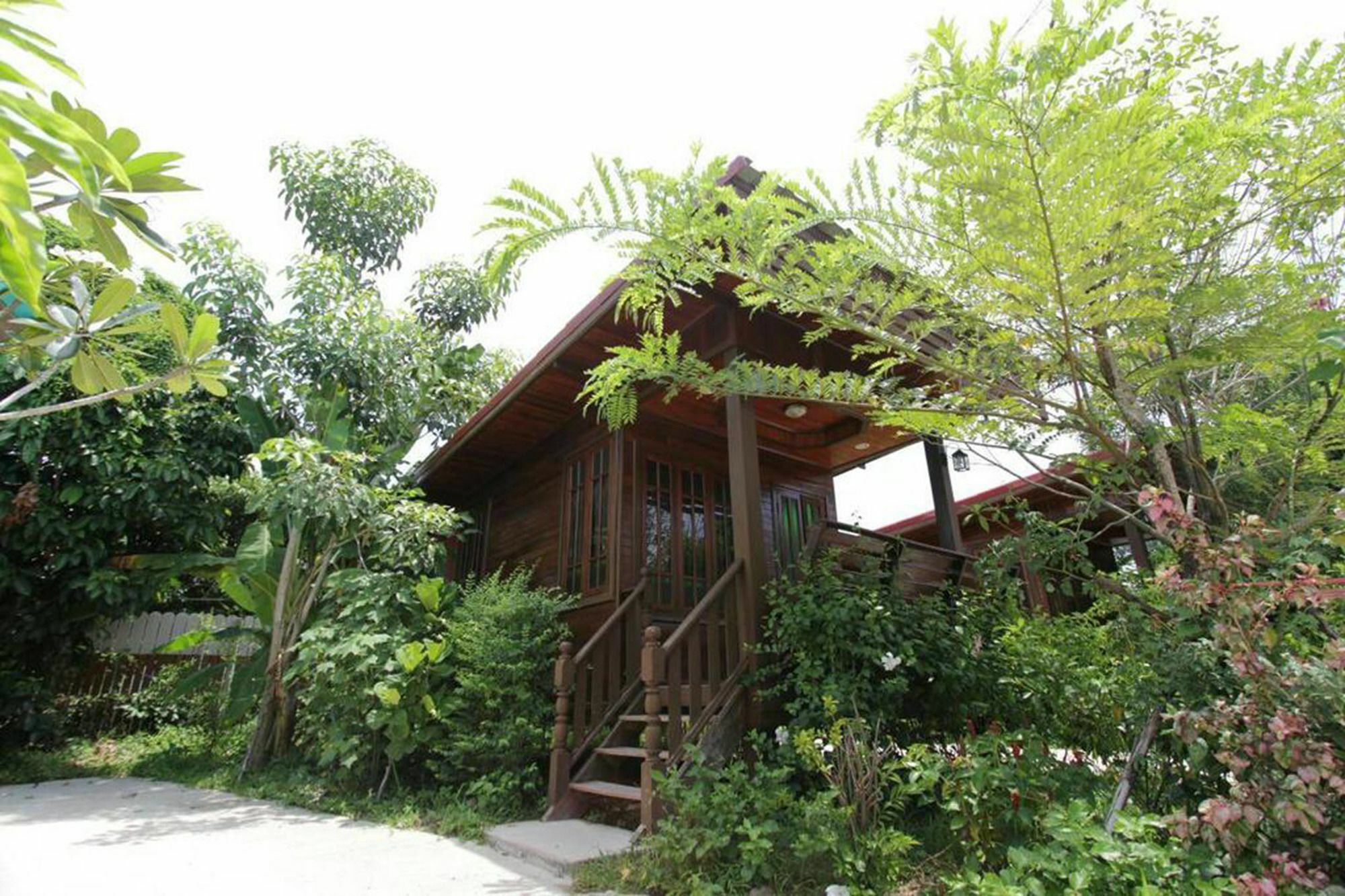 פראצ'ין בורי Hug Home Resort מראה חיצוני תמונה